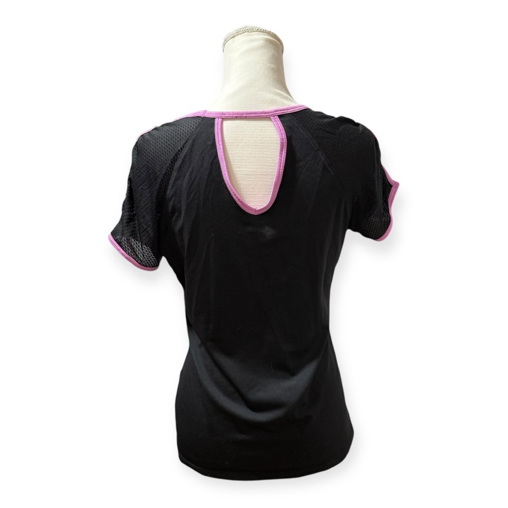 Reebok Women's Black and Pink‎ V-Neck Top - Picture 7 of 10